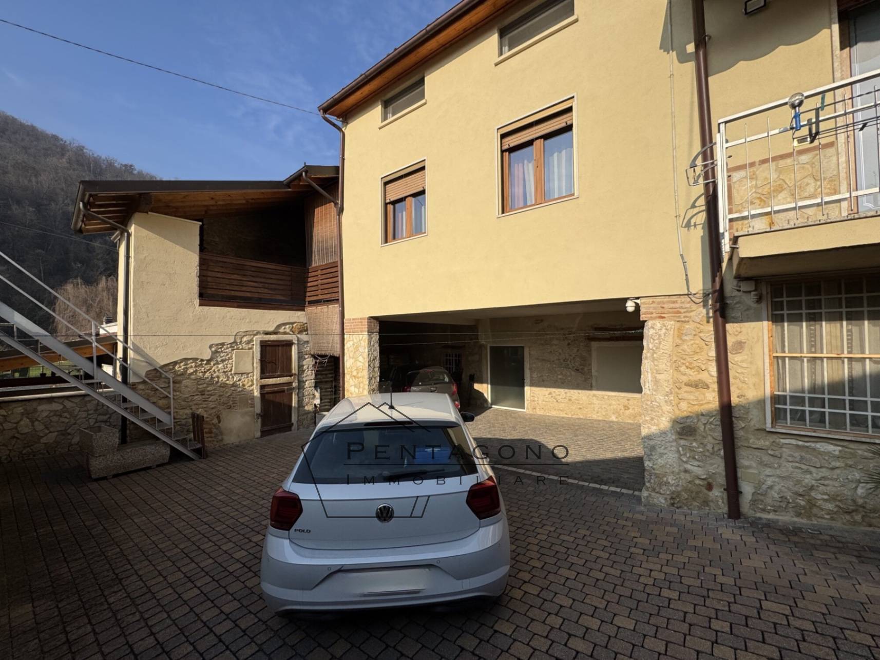 Casa accostata Castelgomberto 29
