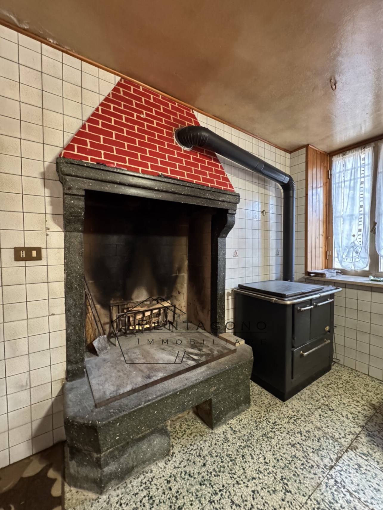 Casa accostata Castelgomberto 32