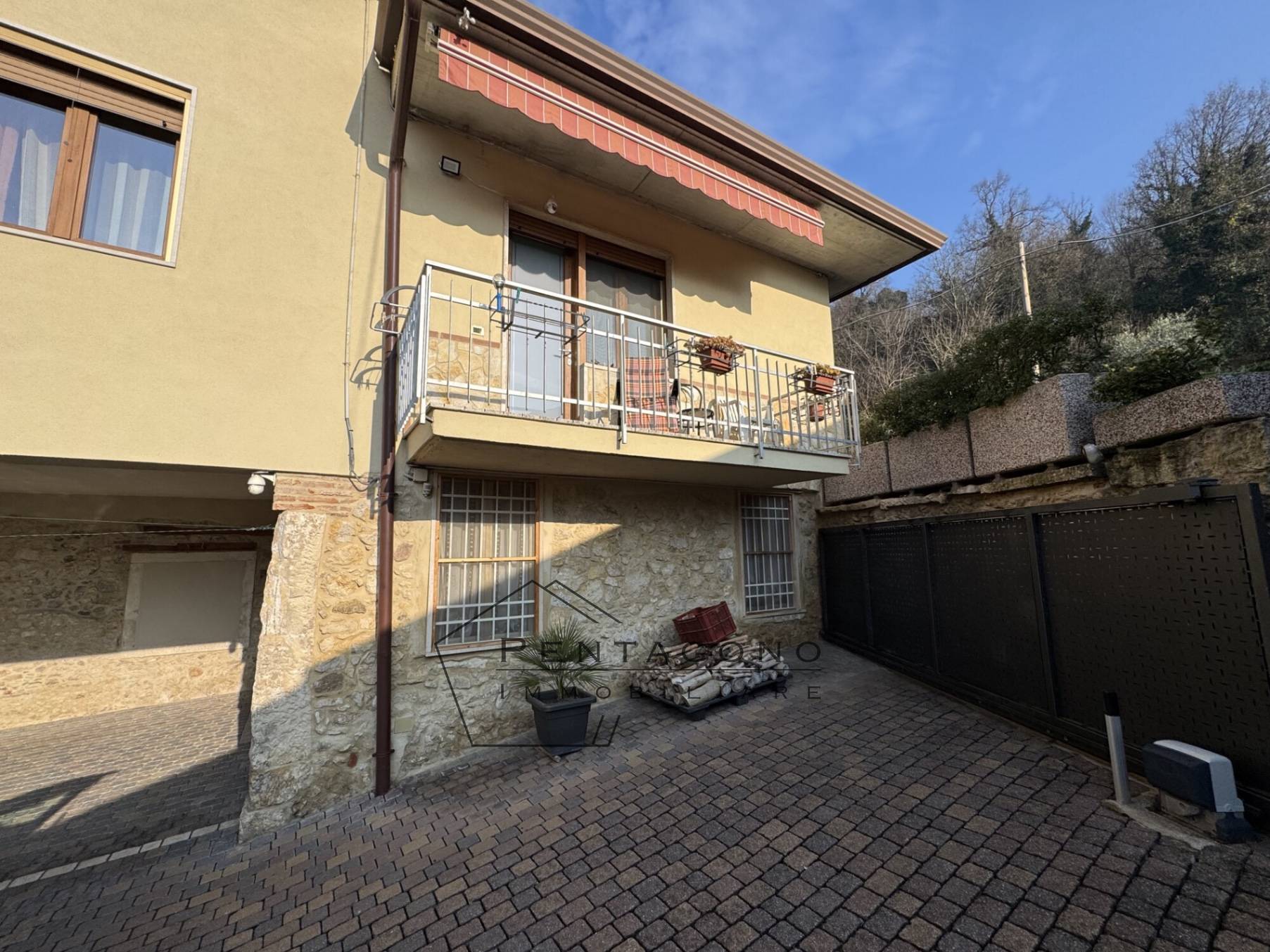 Casa accostata Castelgomberto 20